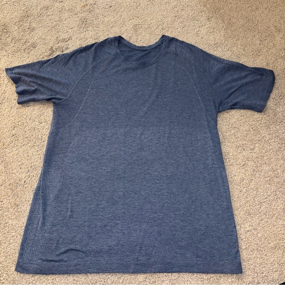 Men’s Lululemon tshirt